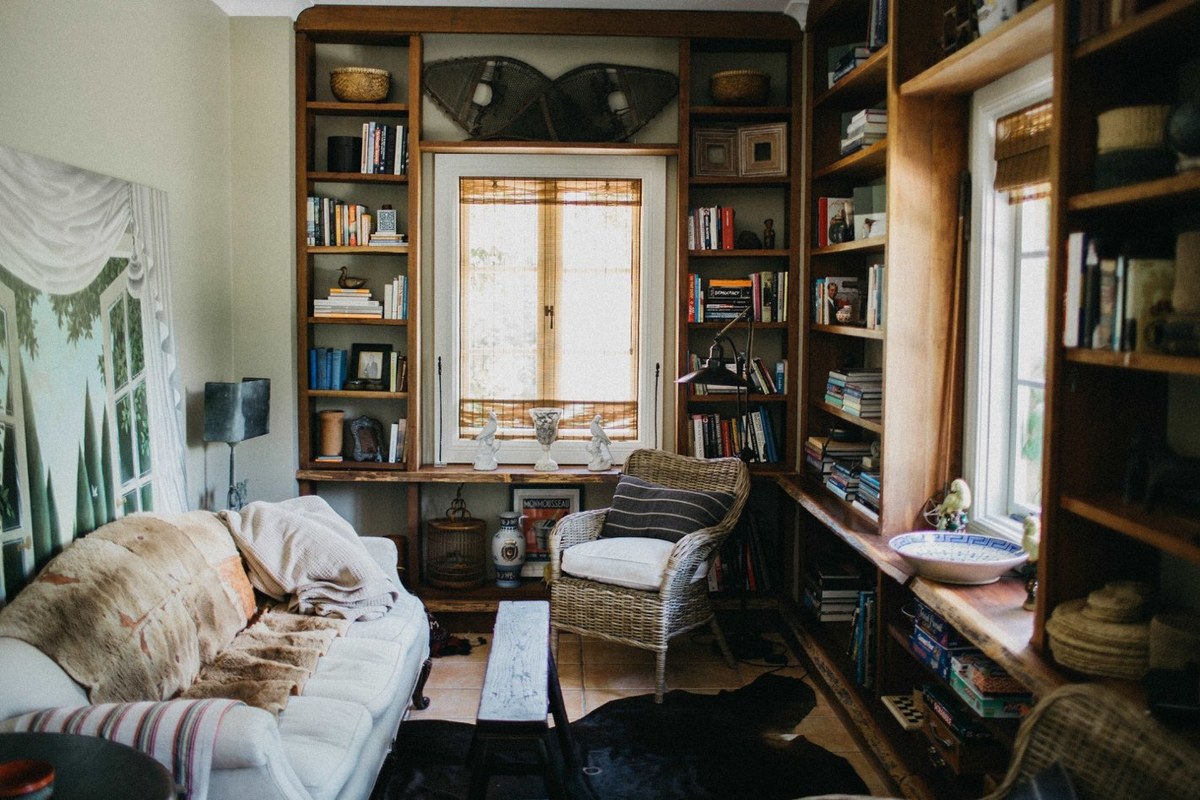 Redleaf Wollombi library — Joshua Mikhaiel, documentary wedding photographer A bright library and sitting area open toward the garden. Photograph by documentary wedding photographer Joshua Mikhaiel.